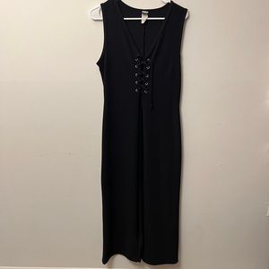 Long sleeveless black dress